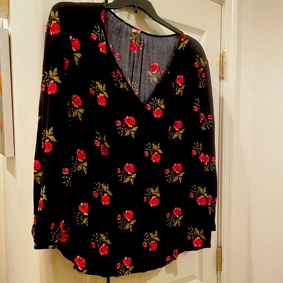 Old Navy rosebud 🌹peasant blouse - Picture 1 of 7